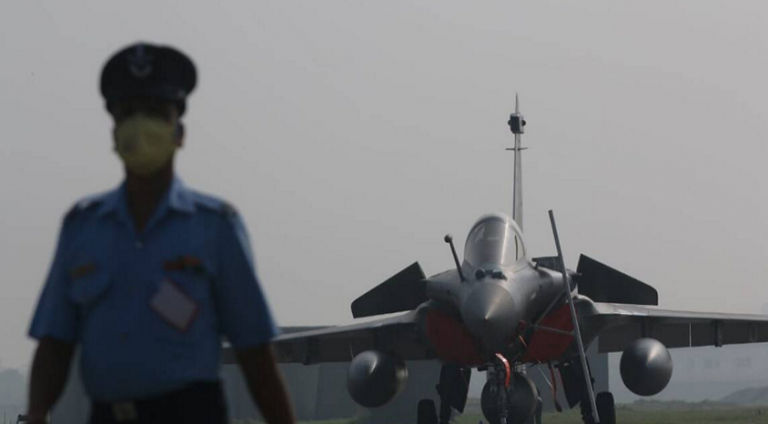 Hindistan, 36 Rafale savaş uçağının ilk 5’ini teslim aldı