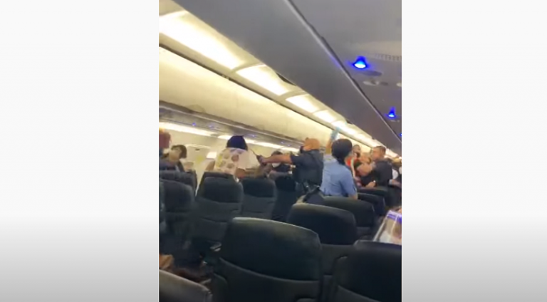 Uçakta maske takmayan yolcu gözaltına alındı