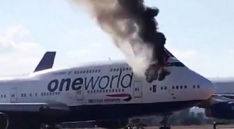 Boeing 747-400 uçağında yangın