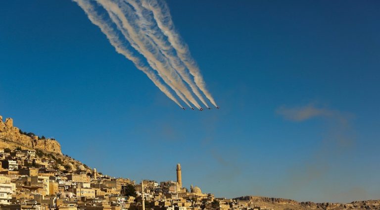 Türk Yıldızları’nın Mardin gösterisi hayran bıraktı