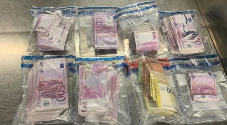 Türk yolcunun iç çamaşırından çıkanlar şoke etti