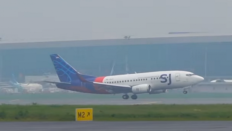 Sriwijaya Air’a ait Boeing 737-500 uçağı, Cakarta Havaalanı’ndan kalkıştan beş dakika sonra denize düştü