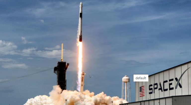 SpaceX uzay turizmine başlıyor
