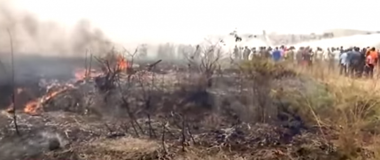 Nijerya’da askeri uçak düştü (video)