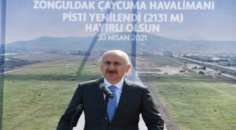 Bakan Karaismailoğlu, pisti büyütülerek yenilenen Çaycuma Havalimanı’nı ziyaret etti