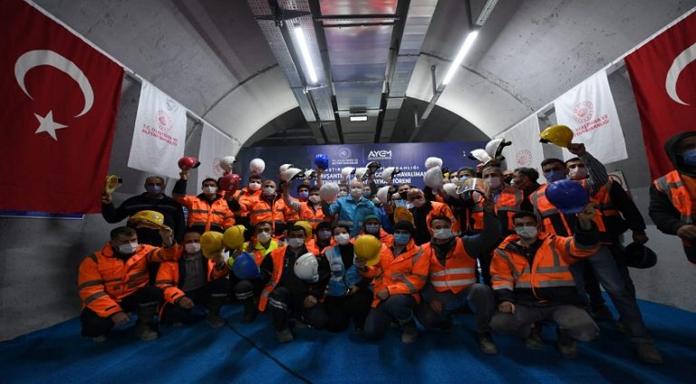 Bakan Karaismailoğlu, Pendik – Sabiha Gökçen Havalimanı Metro Hattı Projesi İlk Ray Kaynak Töreni’ne katıldı
