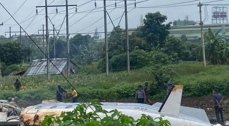 Myanmar’da askeri uçak düştü, 13 kişi hayatını kaybetti