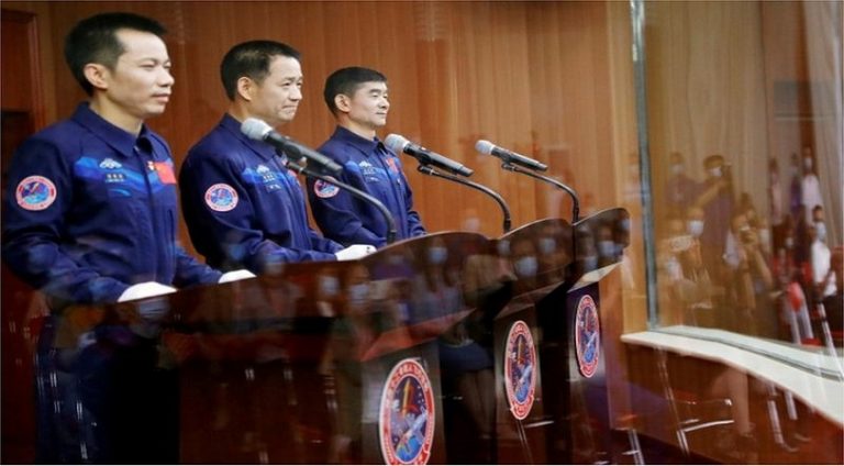 Shenzhou-12: Çin’in yeni uzay istasyonunda görev yapacak ilk astronot ekibi yola çıktı