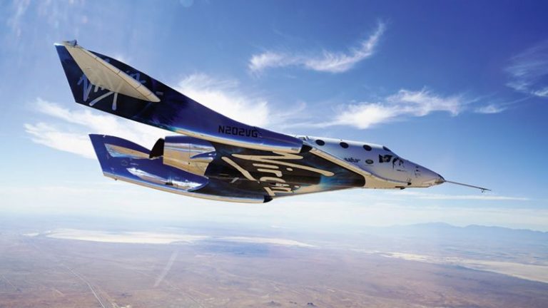 Sir Richard Branson, Virgin Galactic şirketinin roketiyle ilk defa uzaya çıktı