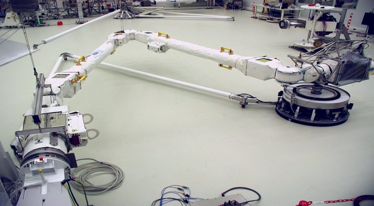 Airbus’ın Avrupa Uzay Ajansı için inşa ettiği “Robotik Kol” Uzaya Gitmeye Hazır