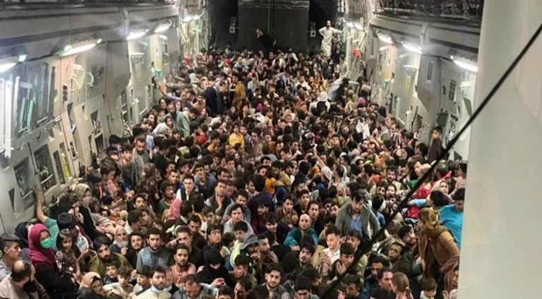 C-17 Globemaster 640 kişi ile uçtu ama daha fazla insanla da uçabilir!
