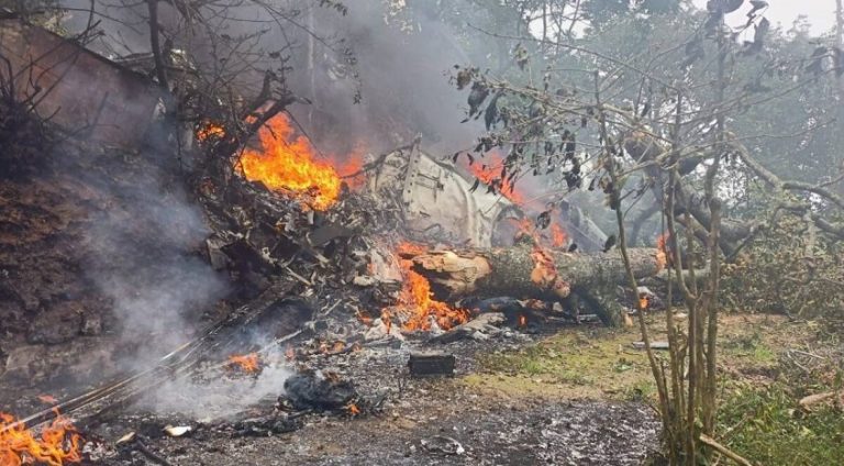 Hindistan’da Genelkurmay Başkanı Rawat’ın da içinde olduğu askeri helikopter düştü
