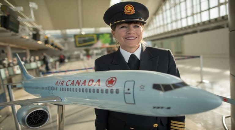 Air Canada’nın ilk kadın pilotu madalya aldı