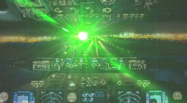 FAA, 2021’de en yüksek sayıda tehlikeli lazer saldırısı tespit etti