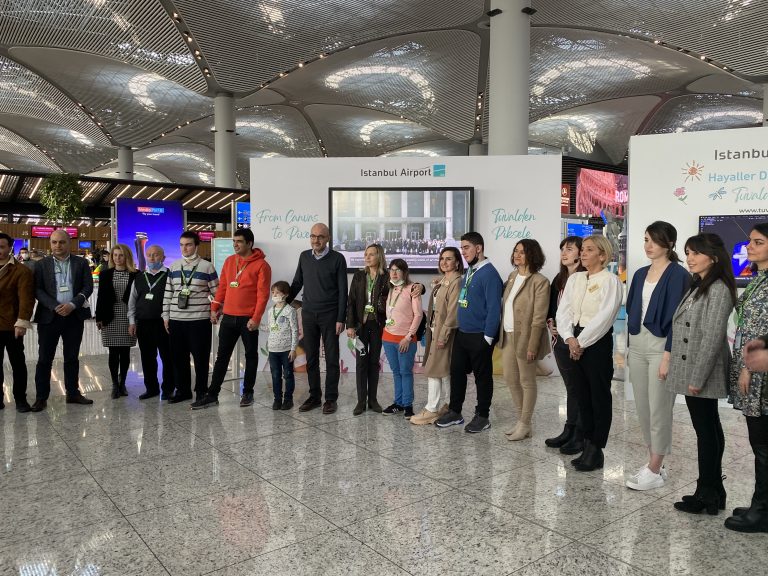 İGA’nın Tuvalden Piksele Projesiyle NFT gelirleri TODEV’e bağış oldu