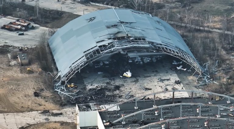 Gostomel’deki yıkım havadan böyle görüntülendi (video)