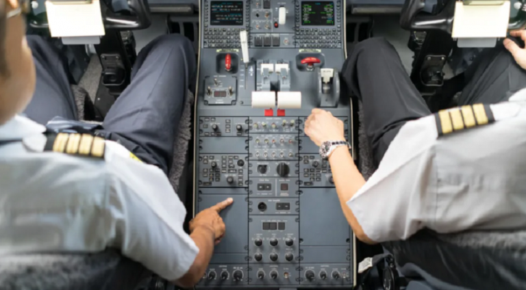 Pilotlar uçak üreticilerini ‘kârı emniyetin önüne koymakla’ suçluyorlar