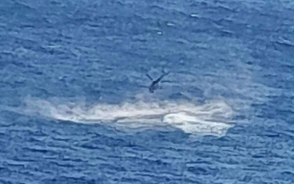 Sisam adası açıklarında yangınla mücadele helikopteri düştü, 2 kişi hayatını kaybetti