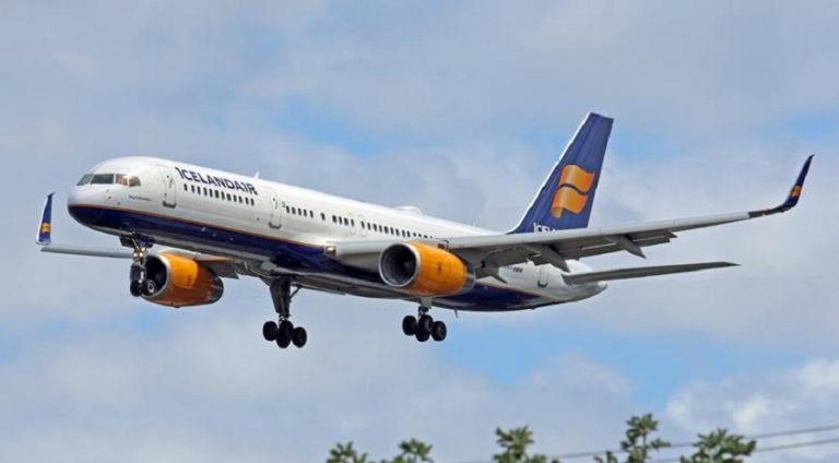 İki IcelandAir Uçağı Keflavik Havalimanında Kazanın Eşiğinden Döndü