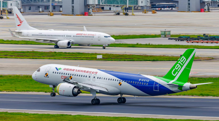 Çin’in C919’u, Tibet Havayolları’na 40 uçak satışıyla Singapur Airshow’da uluslararası görücüye çıktı