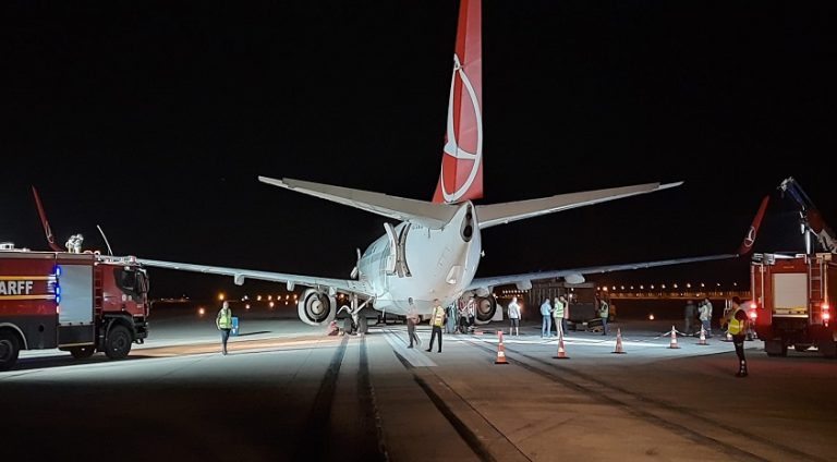 ARFF Ekiplerinden dünya rekoru, iniş takımları alev alan uçağa 35 saniyede müdahale ettiler