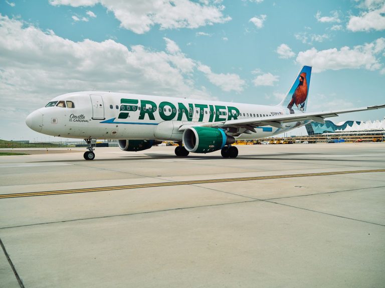Frontier uçağının acil inişi böyle görüntülendi (video)