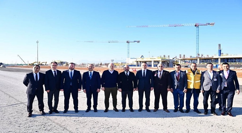 Ulaştırma ve Altyapı Bakanı Karaismailoğlu, Antalya Havalimanı’nda incelemelerde bulundu