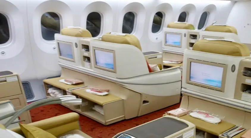 Havayolu Business class’ta kadın yolcunun üzerine işeyen kişiyi 30 gün süreyle uçaklarına binişini yasakladı!