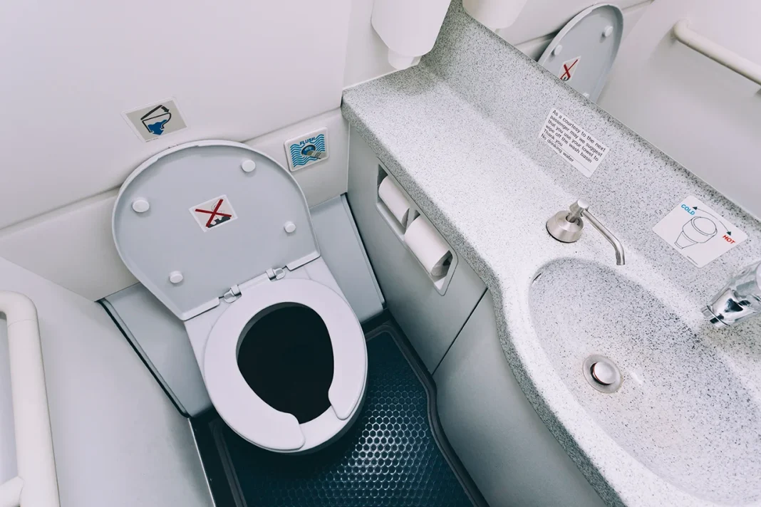 everything-you-need-to-know-about-plane-toilets