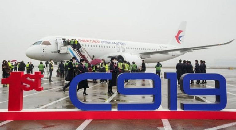 Çin’in yerli üretim yolcu uçağı C919’un ilk ticari seferini gerçekleştirdi