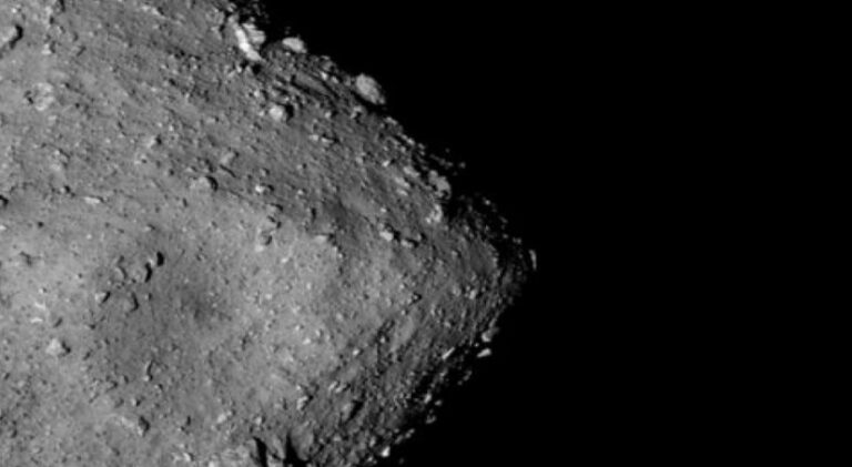 Japonya, Dünya’nın yörüngesindeki asteroidi saptıracak uzay aracı teknolojisini test ediyor