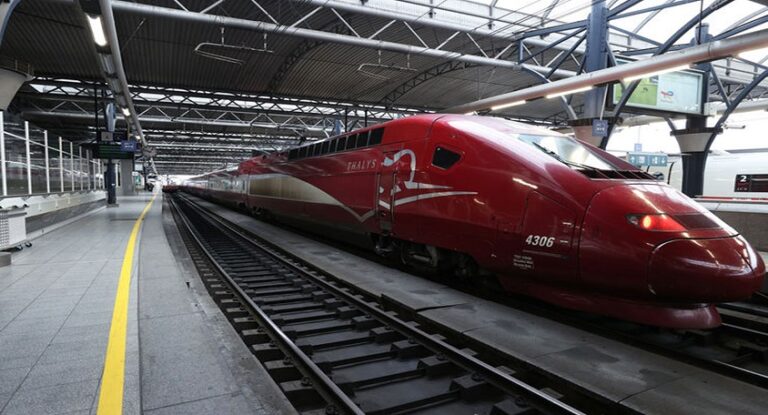 Hollandalı tur operatörü Corendon Brüksel ile Amsterdam arasında tren seferleri başlatmayı hedefliyor