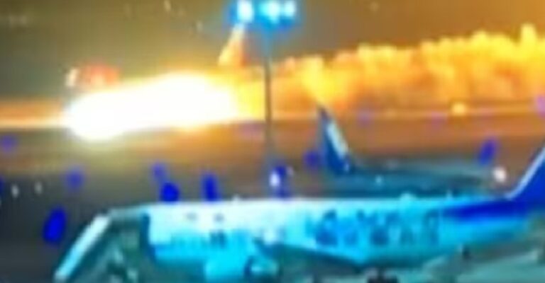 Yer kazası, DHC-8 ile çarpışan Japan Airlines (JAL) uçağında yangın, yolcular ve mürettebat tahliye edildi (canlı yayın)