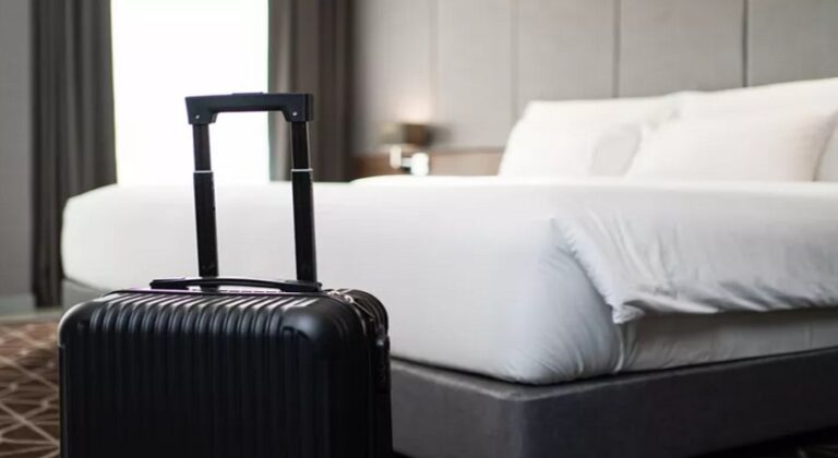 Otel Odanızdan Alabileceğiniz 9 Şey!