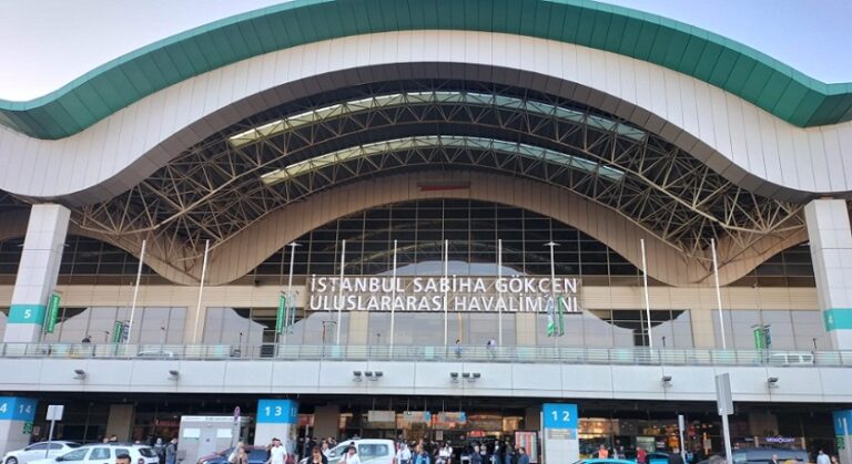 Sabiha Gökçen Havalimanı’ndaki e-pasaport turnikeleri 17 saat kapalı