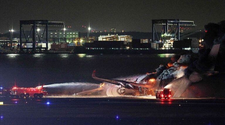 Japonya Havayollarına ait A350 uçağı Haneda havaalanına inişte Piste Giren Sahil Güvenlik Uçağı ile Çarpıştı