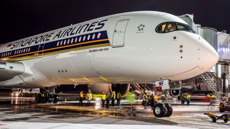 Yakıt ikmali yapan görevli, A350 geri itmeden (pushback) birkaç dakika önce pitot tüplerinin kılıflarının takılı olduğunu görerek ciddi bir olayı önlemiş oldu