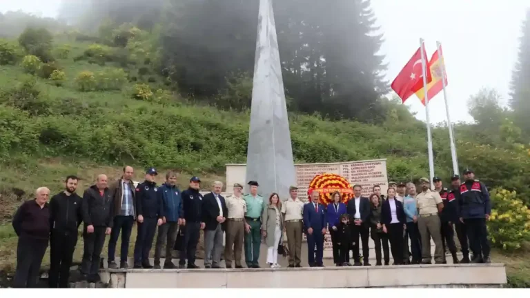 Maçka’da 21 yıl önce uçak kazasında hayatını kaybeden İspanyol askerler anıldı