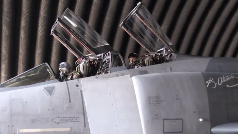 Genelkurmay Başkanı Orgeneral Gürak, F-4 ile uçtu