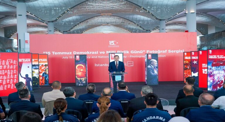İGA İstanbul Havalimanı 15 Temmuz’da beyaz ve al renge boyanacak