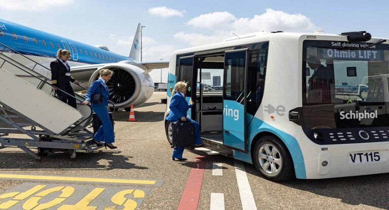 Pilotların ve uçuş görevlilerinin taşınmasına yönelik otonom otobüs Schiphol Havalimanı’nda faaliyete geçiyor