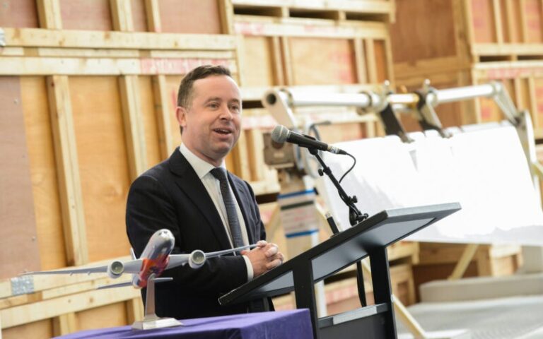 Qantas, eski CEO’su Alan Joyce’un ödemesini yaklaşık 10 milyon dolar azalttı