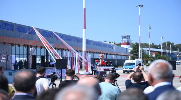 Trabzon Havalimanı yeni hizmet binaları açıldı