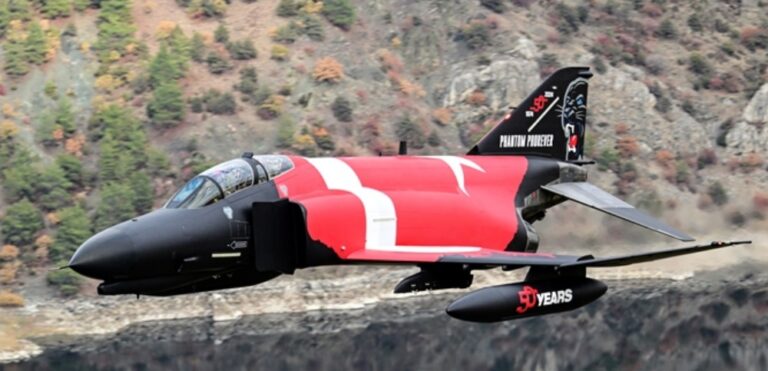 Özel Boyamalı F-4E 2020’den Tarihi Vadi Geçişi (video)