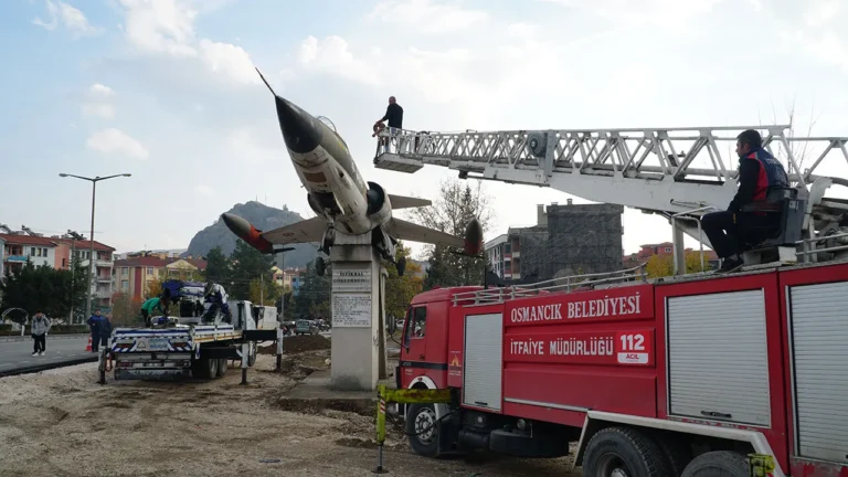 Osmancık’ın sembolü F-104 Starfighter savaş uçağı yeni yerine taşındı
