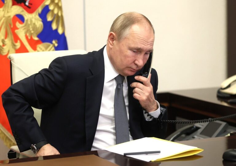 Putin, düşürülen Azerbaycan uçağı için Aliyev’den özür diledi