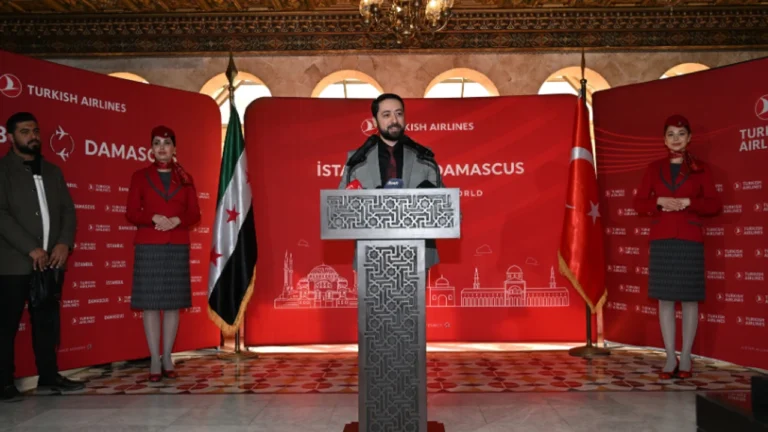 THY uçağı, 13 yıl sonra Şam’a düzenlediği ilk seferde törenle karşılandı