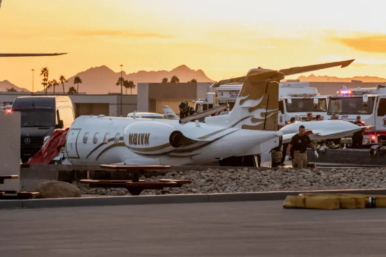 Learjet park halindeki Gulfstream’e çarptı, 1 kişi hayatını kaybetti (video)
