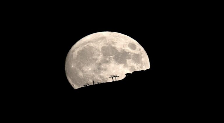 Bilim insanları uyardı: “Şehir katili” asteroit Ay’a çarpabilir”