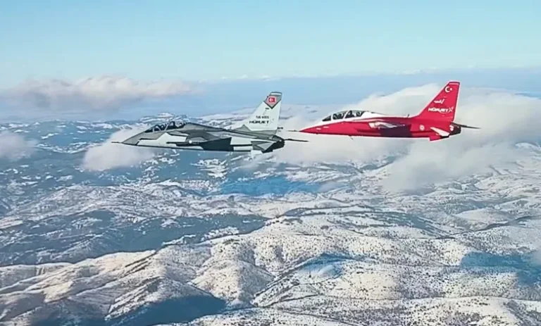 İki HÜRJET aynı anda gökyüzünde (video)